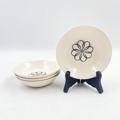 TAYLOR SMITH TAYLOR VERSATILE CHINA BLACK FLOWER 5â€ BOWLS (4)