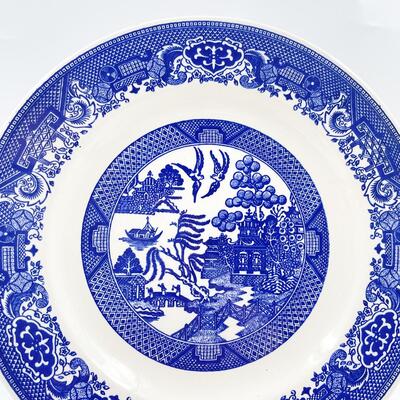 ROYAL CHINA BLUE WILLOW WARE DINNER PLATES (6)