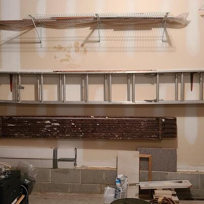 Lot 389: Aluminum Extension Ladder and Wood Scaffolding