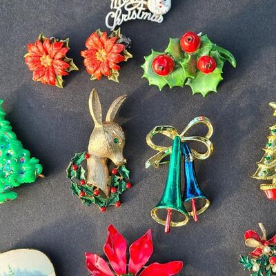 Lot 501: Vintage Holiday Brooches: Rudolph, Santa, Poinsettia and More