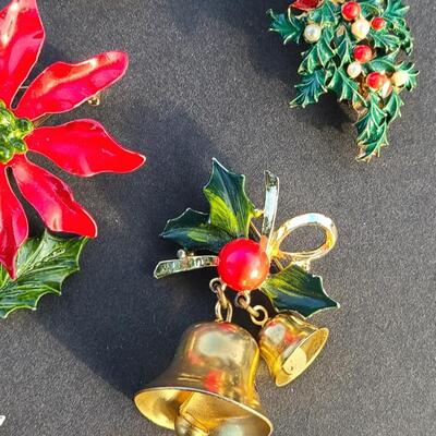Lot 501: Vintage Holiday Brooches: Rudolph, Santa, Poinsettia and More