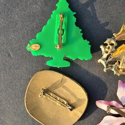Lot 501: Vintage Holiday Brooches: Rudolph, Santa, Poinsettia and More