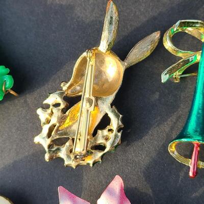 Lot 501: Vintage Holiday Brooches: Rudolph, Santa, Poinsettia and More