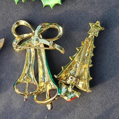 Lot 501: Vintage Holiday Brooches: Rudolph, Santa, Poinsettia and More