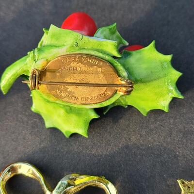 Lot 501: Vintage Holiday Brooches: Rudolph, Santa, Poinsettia and More