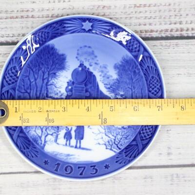 Vintage Bing & Grondahl Going Home for Christmas Collector Plate