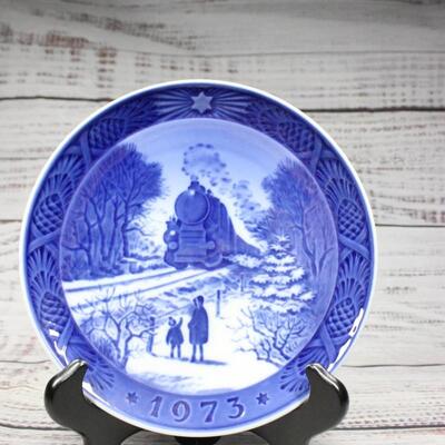 Vintage Bing & Grondahl Going Home for Christmas Collector Plate