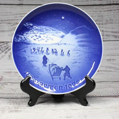 Vintage Bing & Grondahl Christmas in Greenland Collector Plate