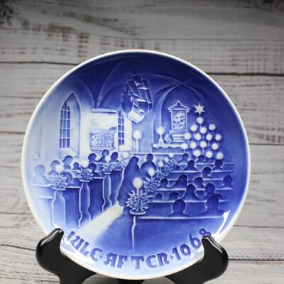 Vintage Bing & Grondahl Christmas in Church Collector Plate