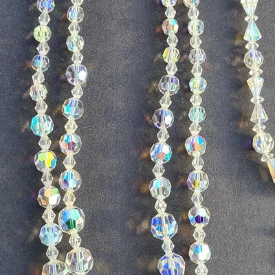 Lot 413: Vintage Glass Bead Necklace Set w/Screwback Earrings