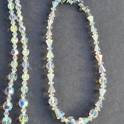 Lot 413: Vintage Glass Bead Necklace Set w/Screwback Earrings