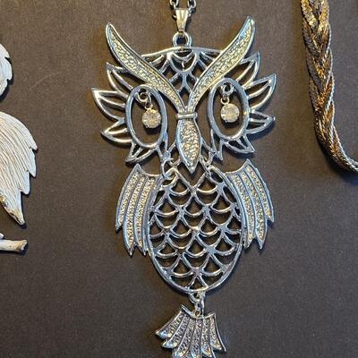 Lot 410: Lot of Vintage Fashion Necklaces: Owls and More