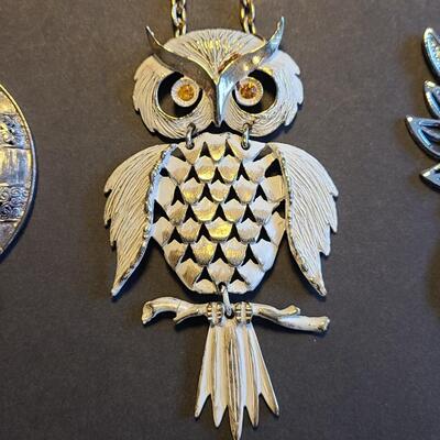 Lot 410: Lot of Vintage Fashion Necklaces: Owls and More