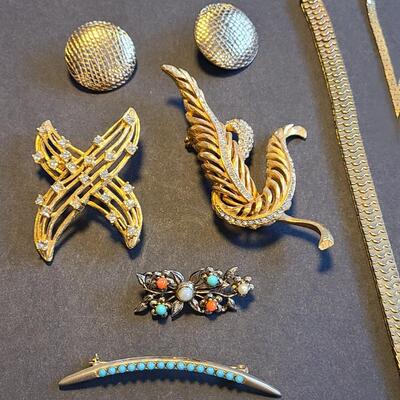 Lot 4089: Vintage Brooches, Earrings, Necklaces and More (Some Signed)