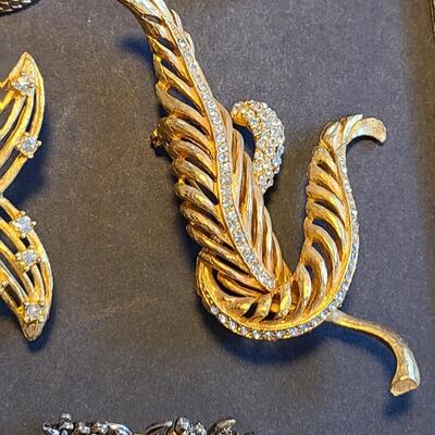 Lot 4089: Vintage Brooches, Earrings, Necklaces and More (Some Signed)