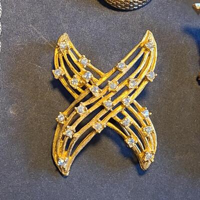 Lot 4089: Vintage Brooches, Earrings, Necklaces and More (Some Signed)
