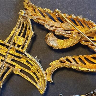 Lot 4089: Vintage Brooches, Earrings, Necklaces and More (Some Signed)