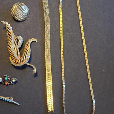 Lot 4089: Vintage Brooches, Earrings, Necklaces and More (Some Signed)