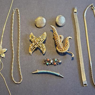 Lot 4089: Vintage Brooches, Earrings, Necklaces and More (Some Signed)