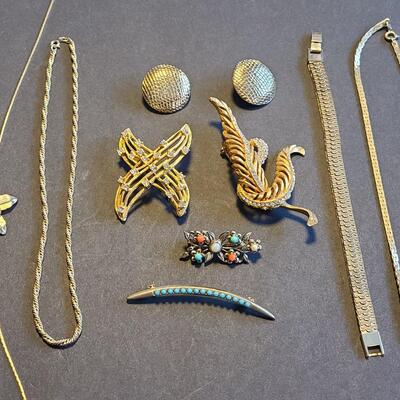Lot 4089: Vintage Brooches, Earrings, Necklaces and More (Some Signed)