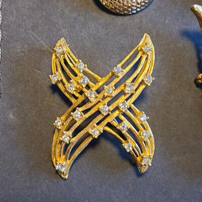 Lot 4089: Vintage Brooches, Earrings, Necklaces and More (Some Signed)
