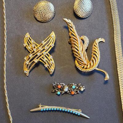 Lot 4089: Vintage Brooches, Earrings, Necklaces and More (Some Signed)