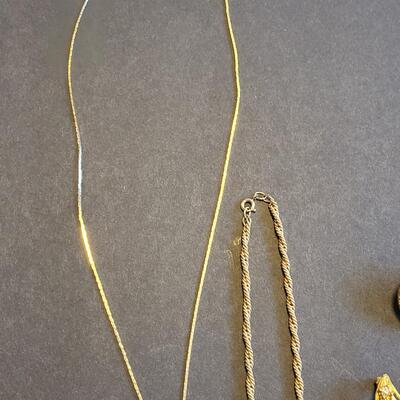 Lot 4089: Vintage Brooches, Earrings, Necklaces and More (Some Signed)