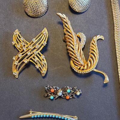 Lot 4089: Vintage Brooches, Earrings, Necklaces and More (Some Signed)