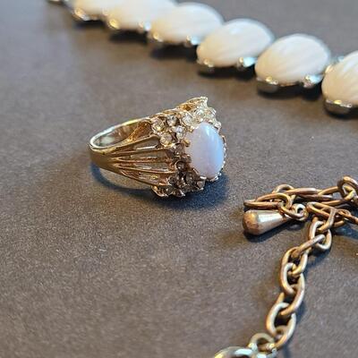 Lot 435: Vintage Jewelry Lot