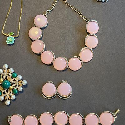 Lot 435: Vintage Jewelry Lot