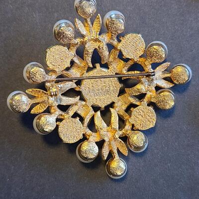 Lot 435: Vintage Jewelry Lot