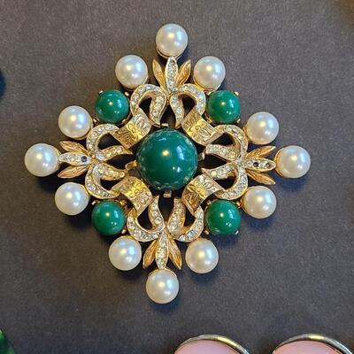Lot 435: Vintage Jewelry Lot