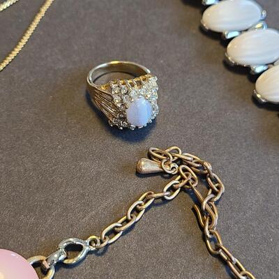 Lot 435: Vintage Jewelry Lot