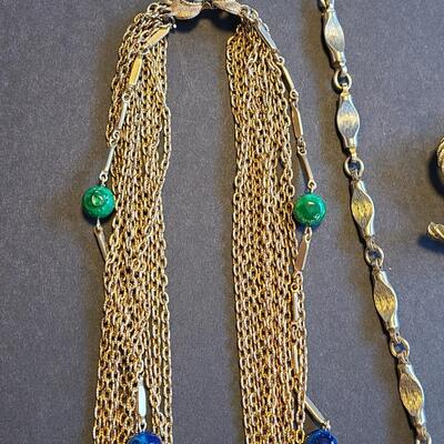 Lot 435: Vintage Jewelry Lot