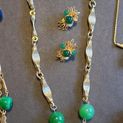 Lot 435: Vintage Jewelry Lot