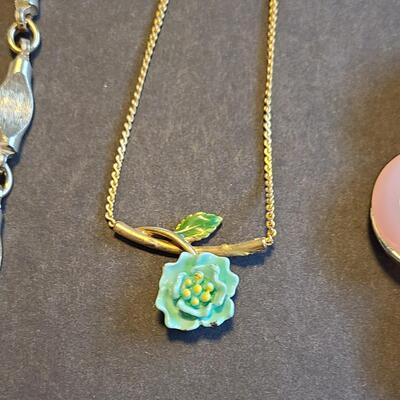 Lot 435: Vintage Jewelry Lot