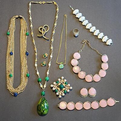 Lot 435: Vintage Jewelry Lot