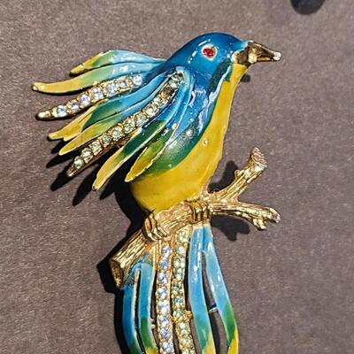 Lot 434: Vintage Brooch Lot: Dragonfly, Parrot, Lizards and More (Weiss/JJ)