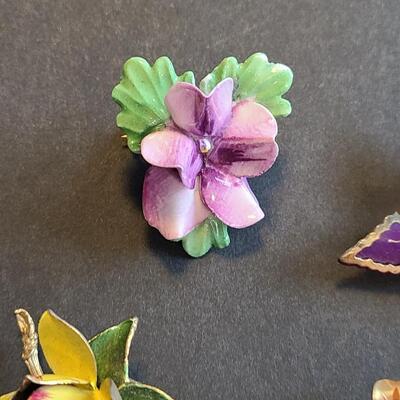 Lot 430: Vintage Floral Jewelry Brooches including Royal Adderly