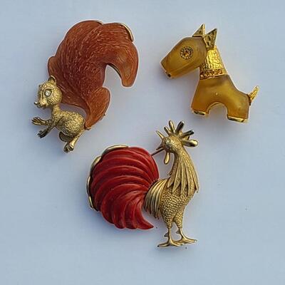 Lot 425: Unique HTF Vintage Lot of Brooches: Rooster, Squirrel, Dog
