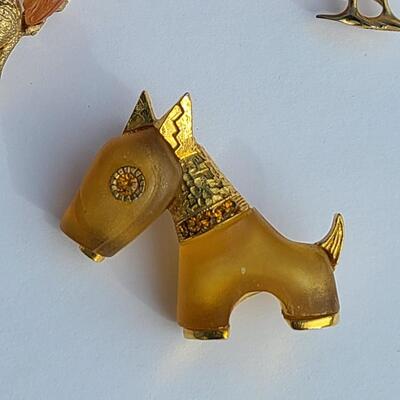 Lot 425: Unique HTF Vintage Lot of Brooches: Rooster, Squirrel, Dog