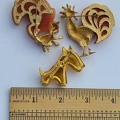 Lot 425: Unique HTF Vintage Lot of Brooches: Rooster, Squirrel, Dog