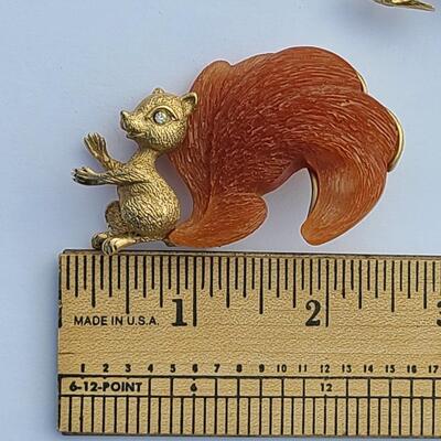 Lot 425: Unique HTF Vintage Lot of Brooches: Rooster, Squirrel, Dog