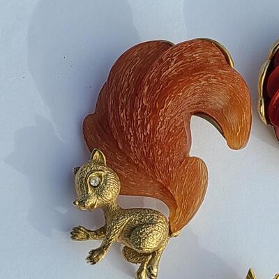 Lot 425: Unique HTF Vintage Lot of Brooches: Rooster, Squirrel, Dog
