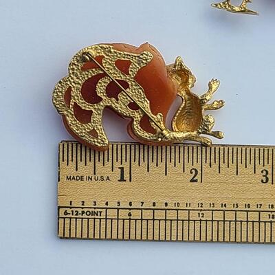 Lot 425: Unique HTF Vintage Lot of Brooches: Rooster, Squirrel, Dog