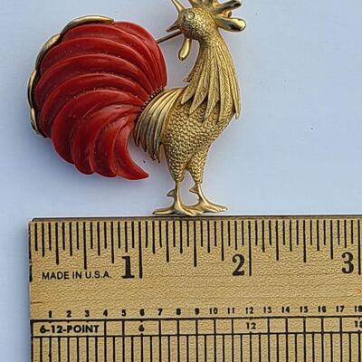 Lot 425: Unique HTF Vintage Lot of Brooches: Rooster, Squirrel, Dog
