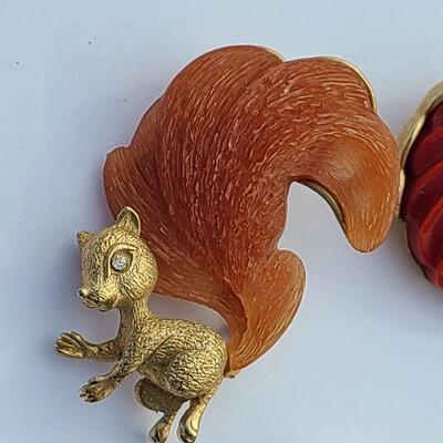 Lot 425: Unique HTF Vintage Lot of Brooches: Rooster, Squirrel, Dog