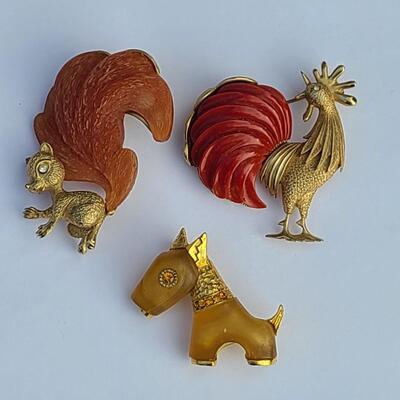 Lot 425: Unique HTF Vintage Lot of Brooches: Rooster, Squirrel, Dog
