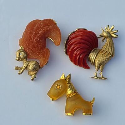 Lot 425: Unique HTF Vintage Lot of Brooches: Rooster, Squirrel, Dog