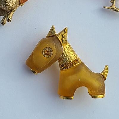 Lot 425: Unique HTF Vintage Lot of Brooches: Rooster, Squirrel, Dog
